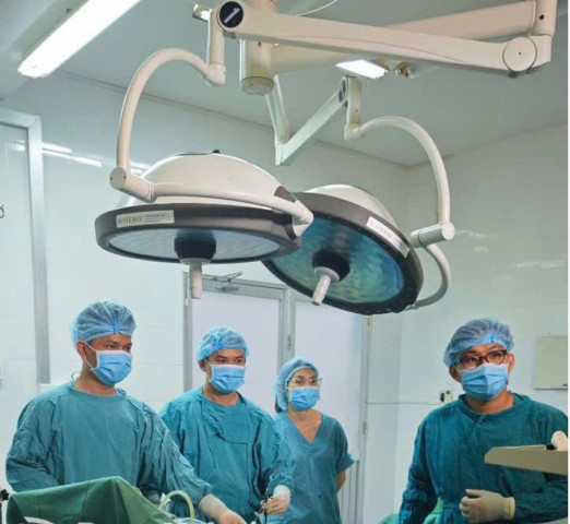 Đồng Nai: Phẫu thuật thành công bé gái 14 tuổi bị thủng dạ dày hiếm gặp ở trẻ em