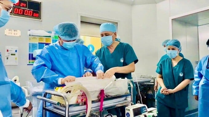 Bệnh viện Từ Dũ đã phẫu thuật thành công 2 ca bệnh đặc biệt giúp cứu sống 2 bé bị bệnh lý tim bẩm sinh nặng