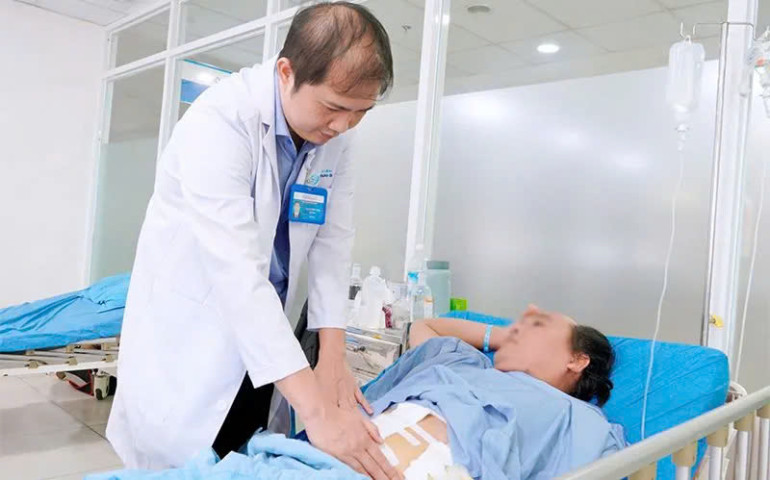 Đồng Nai: Hóc xương cá nhưng không đi khám khiến bệnh nhân 42 tuổi bị thủng dạ dày