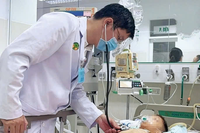 TP. Hồ Chí Minh: Điều trị tích cực cho bé trai 6 tuổi nguy kịch do bị điện giật