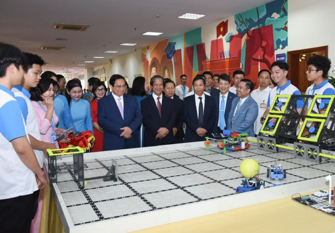 Phát huy vai trò của phụ nữ Việt Nam theo tư tưởng Hồ Chí Minh trong thời đại mới