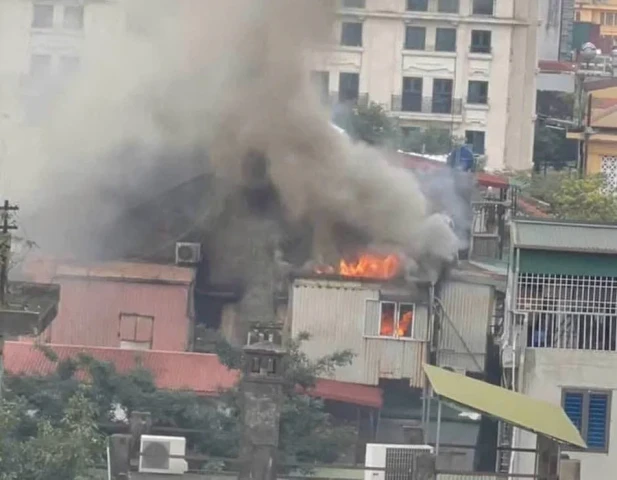 Hà Nội: Xảy ra hoả hoạn tại “chuồng cọp” khu tập thể Vọng Đức