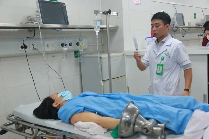 Hà Nội: Người phụ nữ 36 tuổi suýt mất bàn tay do bị cuốn vào máy xay thịt