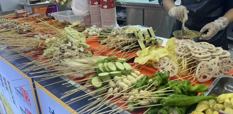 Cảnh báo nguy cơ khi ăn thức ăn đường phố không đảm bảo an toàn thực phẩm
