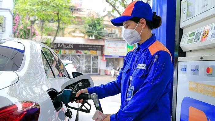 Giá xăng tăng mạnh từ 15h chiều ngày 27/3