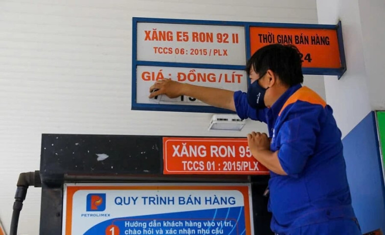 Giá xăng giảm mạnh từ 15h chiều hôm nay ngày 10/4