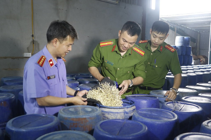 Rợn người quy trình tăng trọng 3.500 tấn giá đỗ bằng 'nước kẹo'