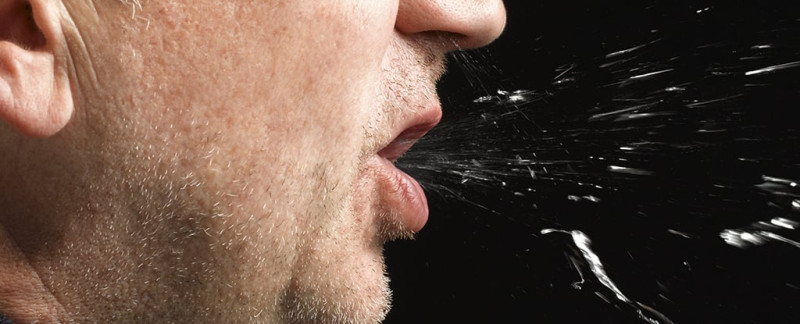 Sự khác biệt trong việc phát tán giọt bắn từ miệng có thể góp phần tạo ra các "siêu lây nhiễm" (super spreaders)