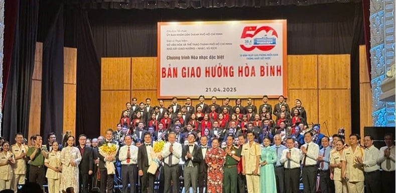 Tổng Bí thư Tô Lâm dự Chương trình hòa nhạc đặc biệt "Bản giao hưởng hòa bình"