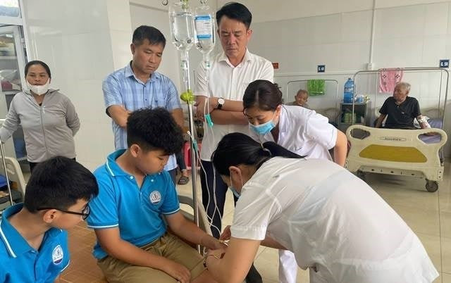 Cao Bằng: 27 học sinh tiểu học nhập viện nghi ngộ độc thực phẩm sau bữa cơm trưa