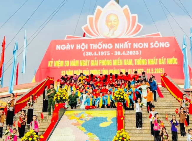 Lễ Thượng cờ "Thống nhất non sông" tại Đôi bờ Hiền Lương - Bến Hải
