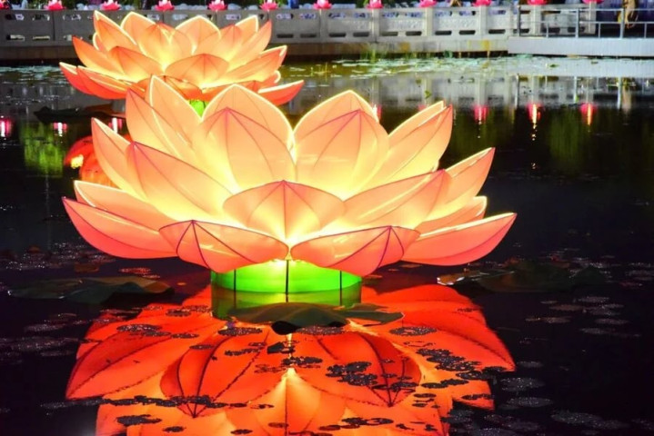 TP. Hồ Chí Minh: Đêm cầu nguyện cho hòa bình tại Vesak 2025 được thắp sáng từ hàng nghìn ngọn hoa đăng
