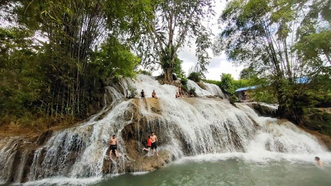 Thác Trăng - vẻ đẹp hoang sơ vùng Tây Bắc
