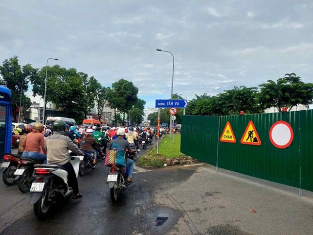 TP Hồ Chí Minh đóng đường chui dưới chân cầu Bình Triệu, cửa ngõ Đông Bắc thêm ùn tắc