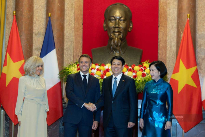 Chủ tịch nước Lương Cường chủ trì lễ đón Tổng thống Pháp Emmanuel Macron