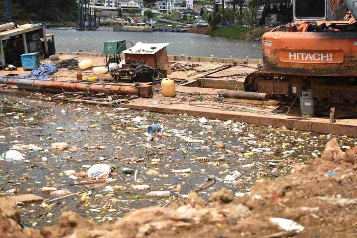 Du khách thất vọng vì hồ Than Thở ở Đà Lạt trở thành nơi chứa rác