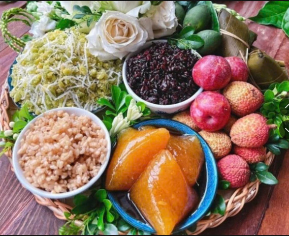 Tết Đoan Ngọ: Vì sao cả nước "rủ nhau" ăn cơm rượu, bánh tro?