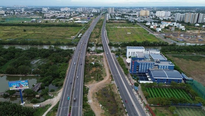 TP. HCM cấm xe máy lên đường dẫn cao tốc từ hôm nay