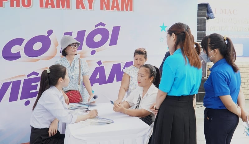 Quảng Nam hỗ trợ tìm việc làm cho hàng nghìn cán bộ diện tinh giản