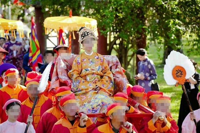 Diễu hành cổ phục ở Huế gây tranh cãi