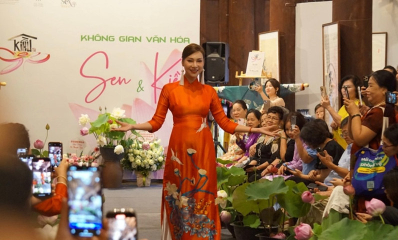 Mang cả hồ sen vào sân Văn Miếu – Quốc Tử Giám