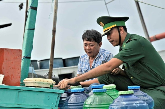 Lá chắn chống khai thác IUU ở cửa sông Cái Lớn