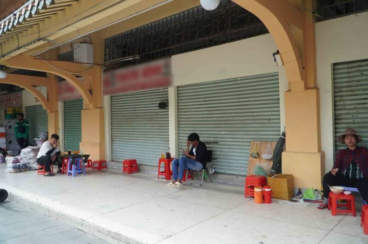 Loạt chợ sỉ ở TP. HCM đìu hiu, ki-ốt đóng cửa, sạp hàng thành kho