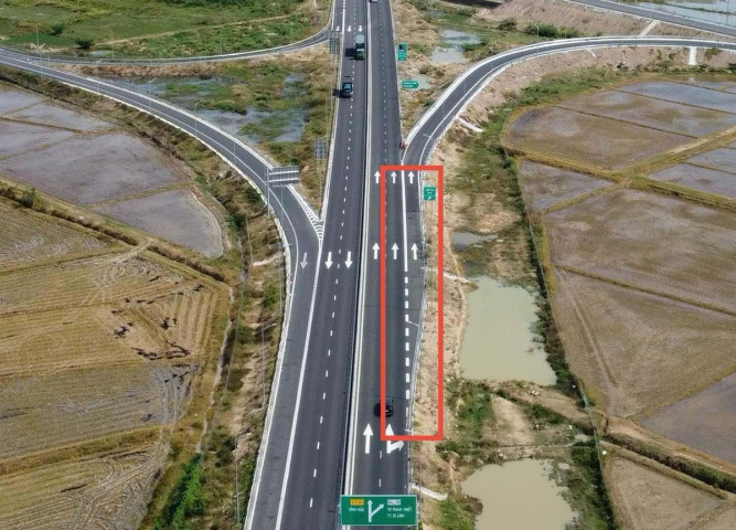 Sẽ điều chỉnh vạch kẻ đường bị phản ánh là đánh đố tài xế tại lối ra cao tốc