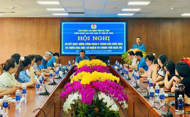 Hơn 4.450 suất quà dành cho đoàn viên thuộc Công đoàn các KKT Hà Tĩnh