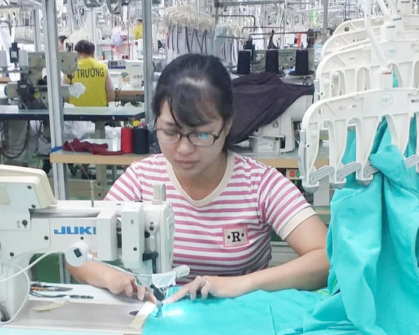 Công nhân dệt may chạnh lòng khi đóng bảo hiểm xã hội ở mức thấp