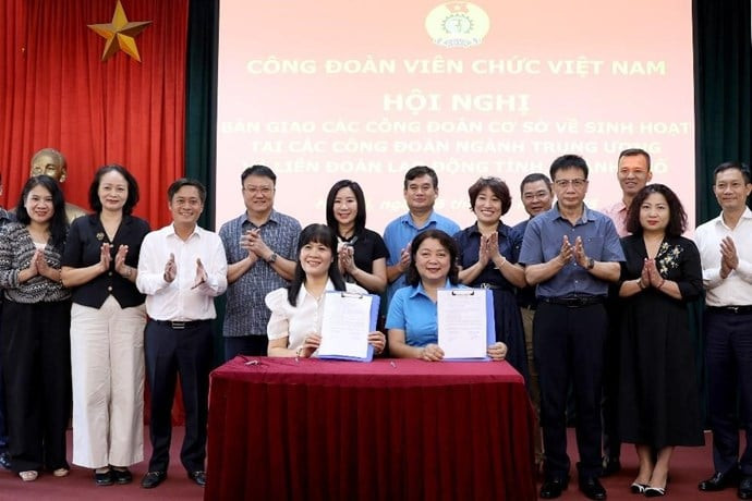 Hà Nội khẩn trương tiếp nhận bàn giao công đoàn cơ sở