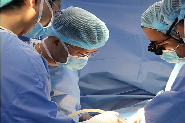 Ghép thận cứu bé gái mắc đột biến gen hiếm gặp có nguy cơ ung thư