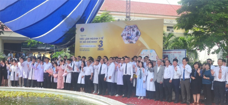 200 bác sĩ được tuyển dụng tại Ngày hội việc làm lần thứ 3 của Ngành Y tế TP.Hồ Chí Minh