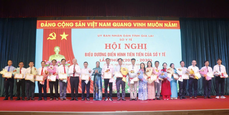 Ngành Y tế tỉnh Gia Lai biểu dương điển hình tiên tiến lần 1 giai đoạn 2025- 2030