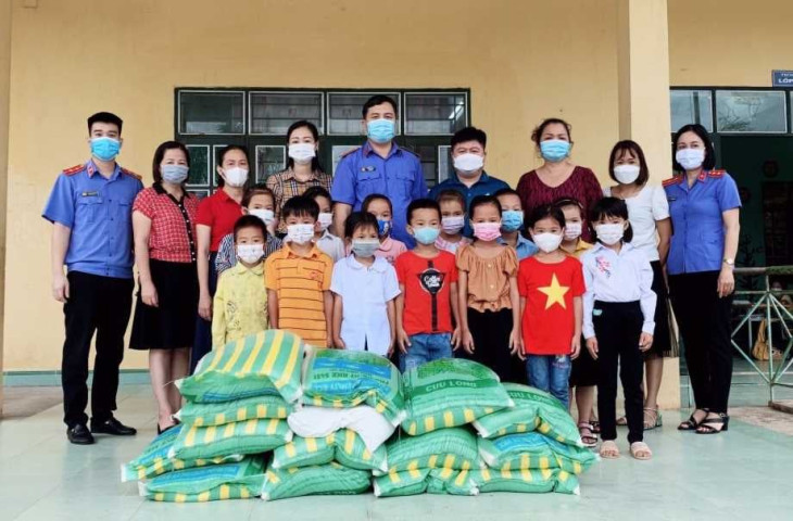 Phân bổ gần 2 tấn gạo cho học sinh có hoàn cảnh khó khăn tại Gia Lai