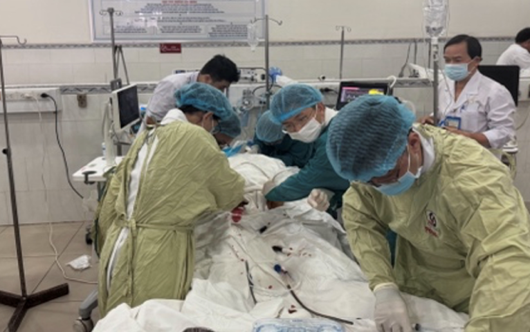 Lần đầu tiên hai bệnh viện tại TP. Hồ Chí Minh phối hợp cứu sống bệnh nhân bị ngưng tim trước khi nhập viện