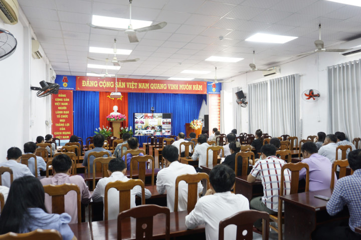 Cà Mau: Tập huấn ứng dụng Sổ tay đảng viên điện tử cho cán bộ y tế