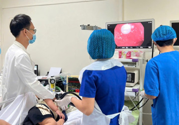 Nội soi gây mê gắp đồng xu trong dạ dày cho bệnh nhi 2 tuổi