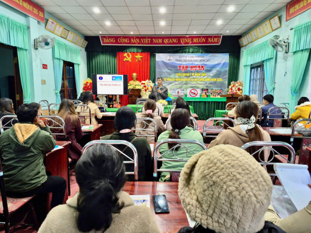 Huế: Tập huấn về tư vấn và cai nghiện thuốc lá tại cộng đồng ở Trung tâm Y tế A Lưới