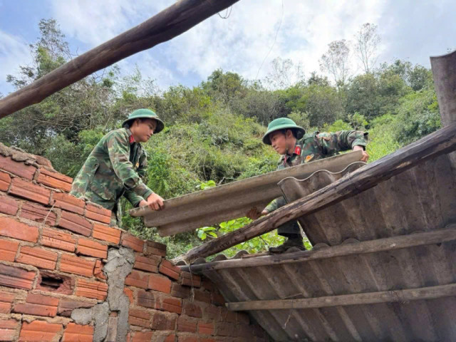Quân khu 5 “thần tốc” xây nhà giúp dân sau lũ