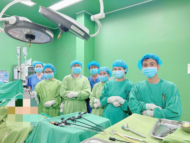 Cứu sống bệnh nhân sốc nhiễm trùng, viêm phúc mạc toàn thể do viêm phần phụ vỡ kèm viêm ruột thừa thứ phát