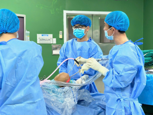 Bệnh viện Đại học Y Dược - Hoàng Anh Gia Lai phẫu thuật thành công trường hợp gãy phức tạp mâm chày