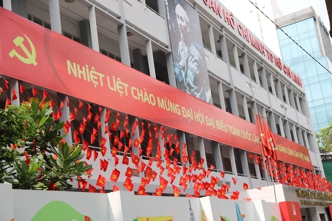 TP.HCM rực rỡ sắc cờ hoa hướng về Đại hội XIV của Đảng