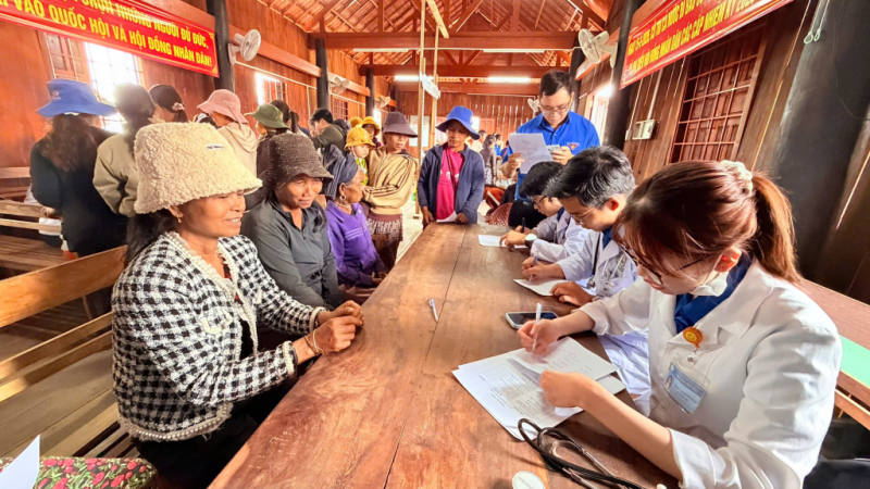 Hành trình thiện nguyện tại làng Nak: Ở đâu có yêu thương, ở đó có công tác xã hội