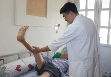Phẫu thuật thành công thay khớp háng toàn phần cho bệnh nhân 104 tuổi